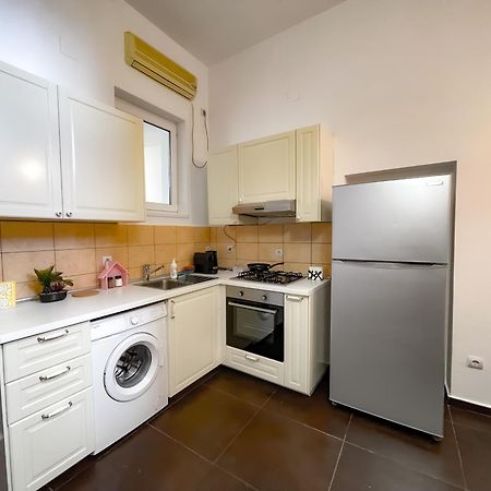 Cool Flat In The Heart Of Bucharest'S Fun And History Apartment Exterior photo